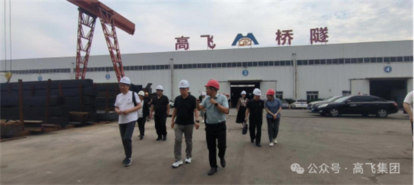 熱烈歡迎洛陽西工區(qū)人大常委會(huì)等領(lǐng)導(dǎo)一行蒞臨高飛股份參觀指導(dǎo) 熱烈歡迎洛陽西工區(qū)人大常委會(huì)等領(lǐng)導(dǎo)一行蒞臨高飛股份參觀指導(dǎo)