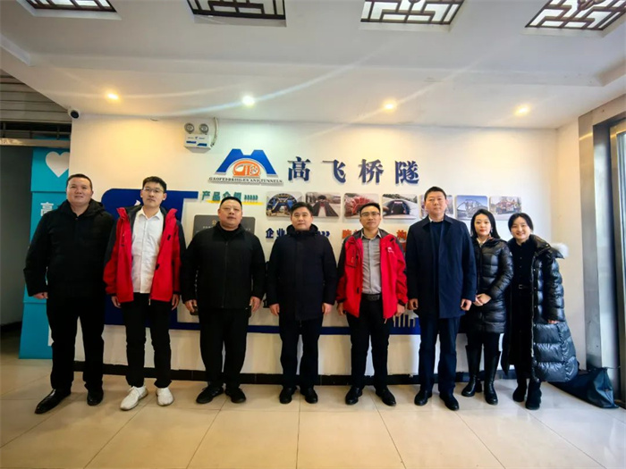 熱烈歡迎國資委物資流通國際合作事務中心書記、主任王校武一行蒞臨公司走訪調研